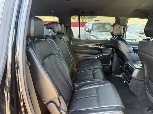 Used 2024 Jeep Wagoneer L Series II RWD image 28