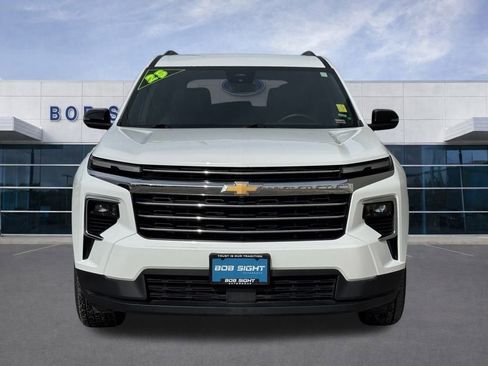 Used 2025 Chevrolet Traverse LT image 38