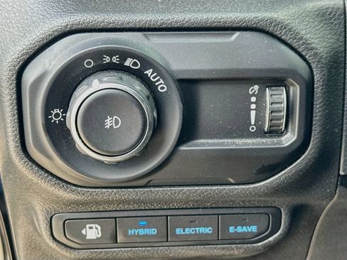 Used 2023 Jeep Wrangler Unlimited Sahara w/ Cold Weather Group AWD/4WD image 11