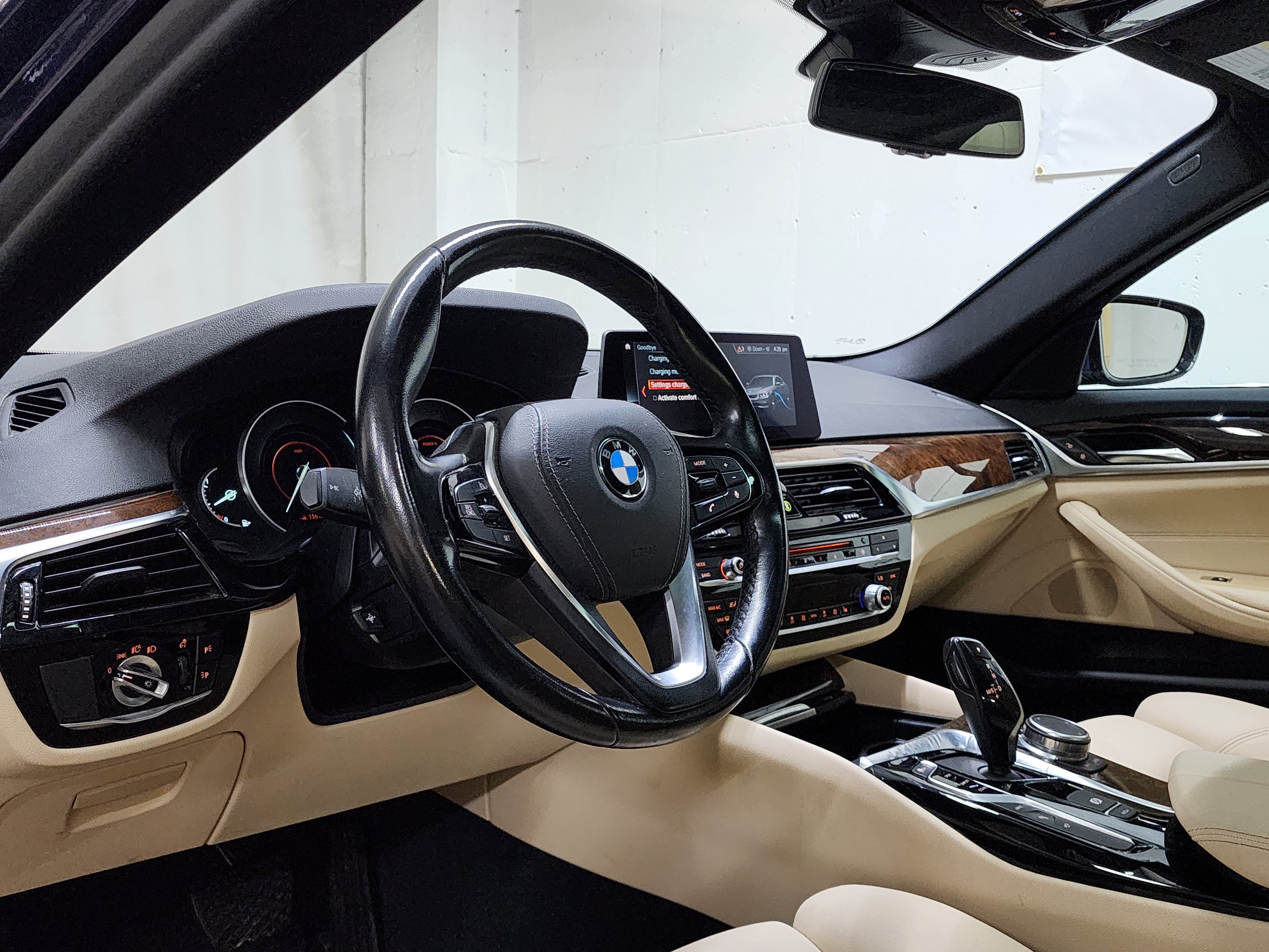 Used 2019 BMW 530e xDrive w/ Premium Package AWD/4WD image 14