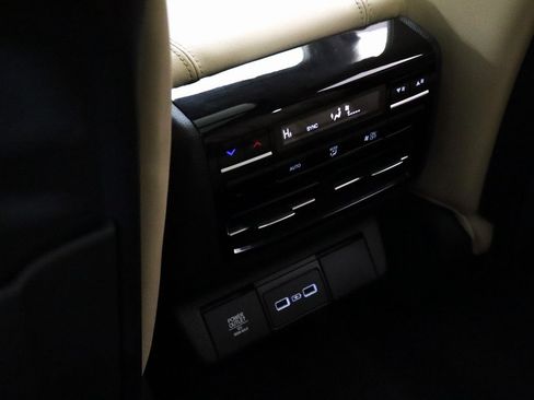 Used 2023 Acura MDX SH-AWD image 11