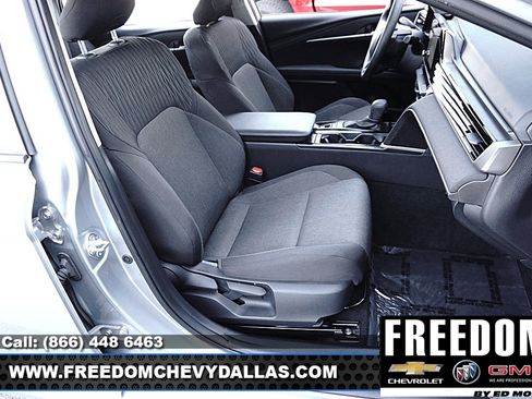 Used 2025 Toyota Camry LE image 11