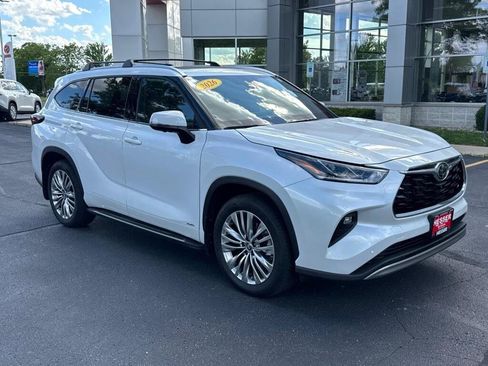 Certified 2026 Toyota Highlander Platinum AWD/4WD image 1
