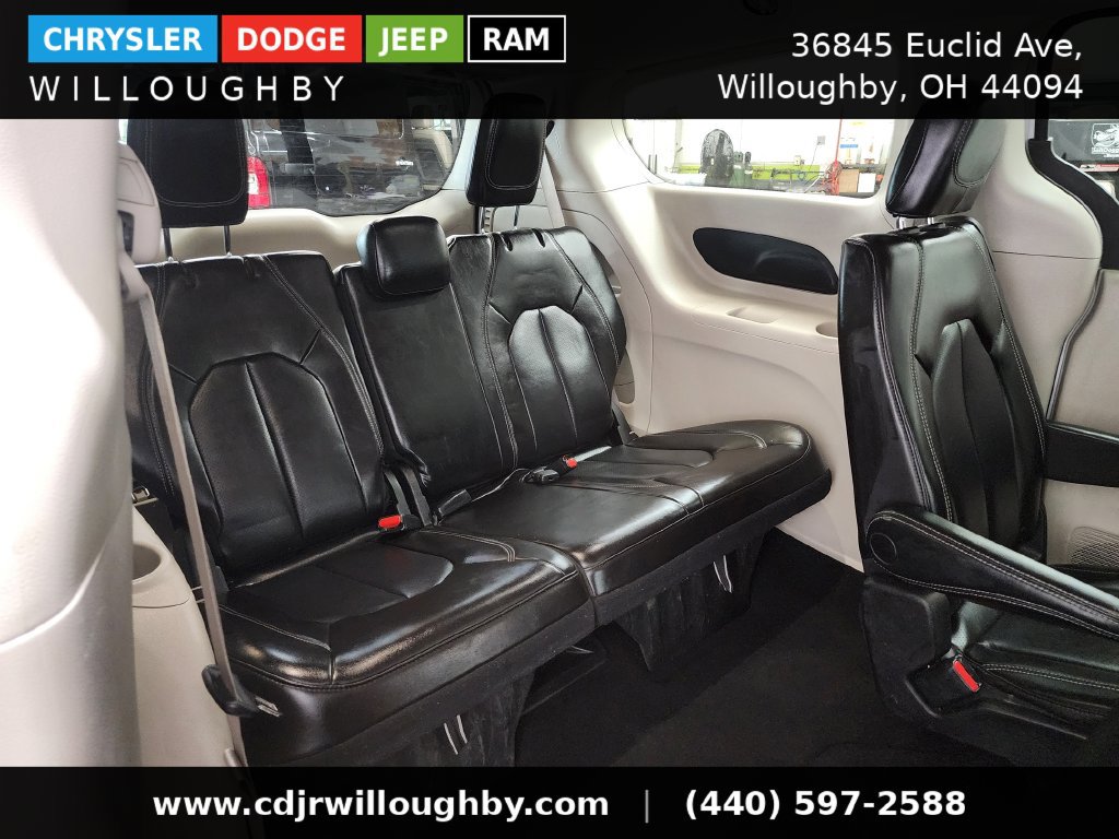Used 2023 Chrysler Pacifica Touring-L FWD image 32