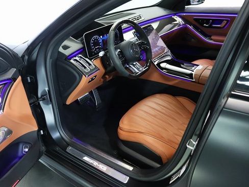 Used 2024 Mercedes-Benz S 63 AMG S w/ Carbon Fiber Exterior Package image 23
