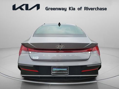 Used 2025 Hyundai Elantra SEL image 5