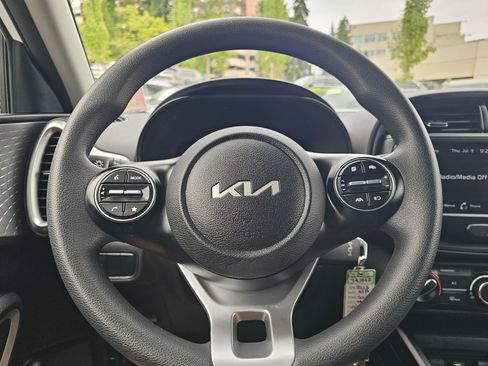 Used 2023 Kia Soul LX w/ LX Technology Package FWD image 24