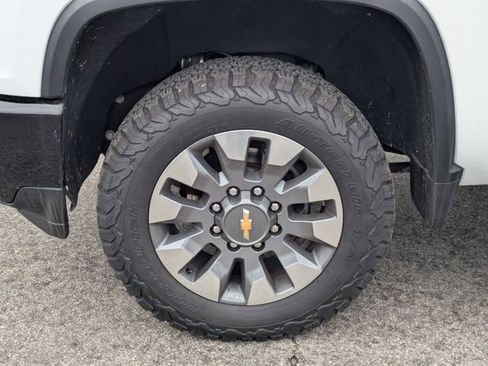 Used 2023 Chevrolet Silverado 2500 Custom w/ Custom Value Package image 8