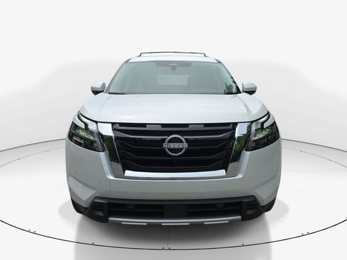 Used 2025 Nissan Pathfinder Platinum w/ Cargo Package FWD image 9