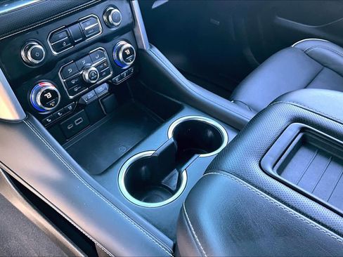 Used 2021 GMC Yukon SLT w/ SLT Premium Package image 17