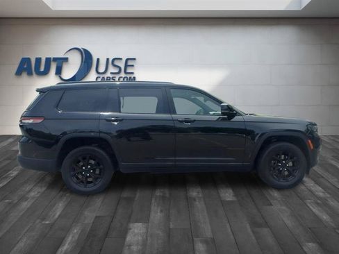 Used 2024 Jeep Grand Cherokee L Laredo AWD/4WD image 4