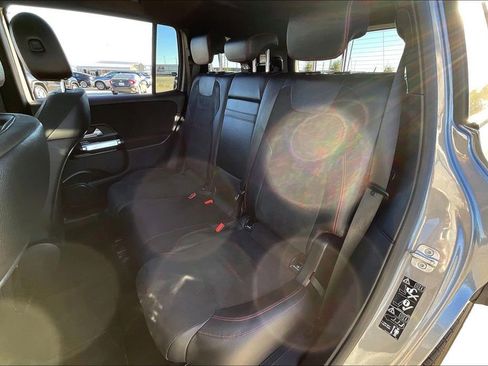 Used 2023 Mercedes-Benz GLB 250 image 33