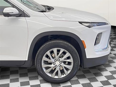 Certified 2025 Buick Enclave Preferred image 10