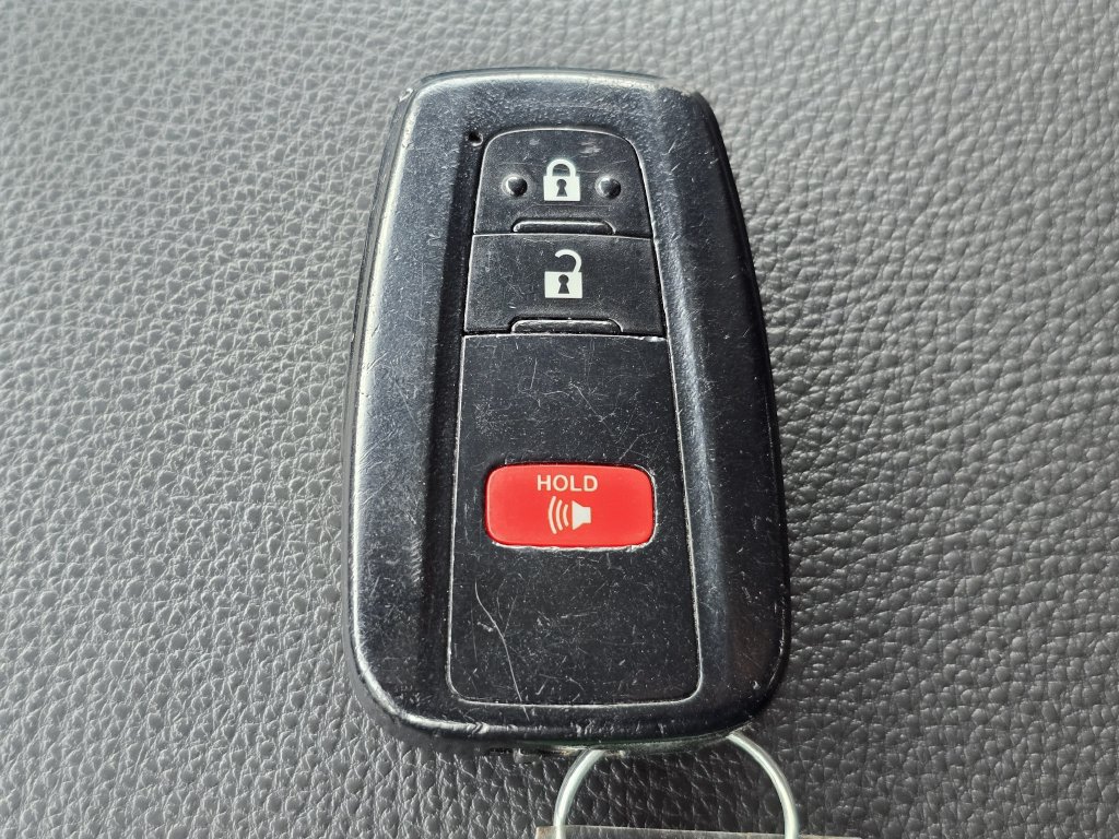 Used 2021 Toyota RAV4 XLE FWD image 31