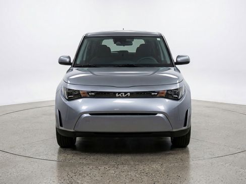 Used 2025 Kia Soul LX w/ LX Technology Package FWD image 2