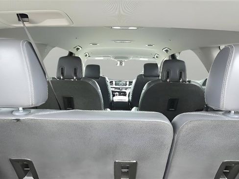 Used 2018 Buick Enclave Essence AWD/4WD image 28