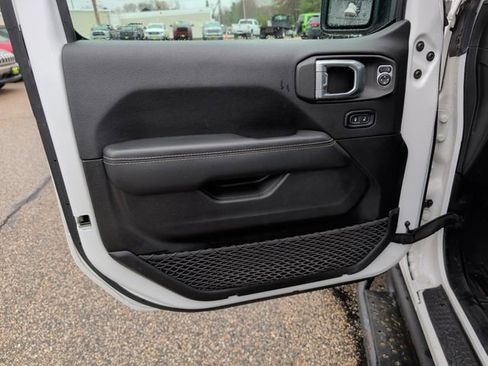 Used 2022 Jeep Wrangler Unlimited Sahara w/ Cold Weather Group AWD/4WD image 14