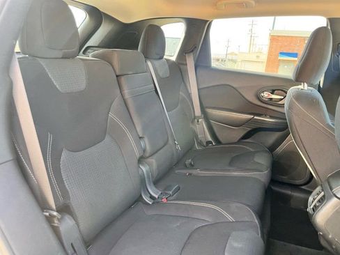 Used 2016 Jeep Cherokee Latitude w/ Comfort/Convenience Group image 24