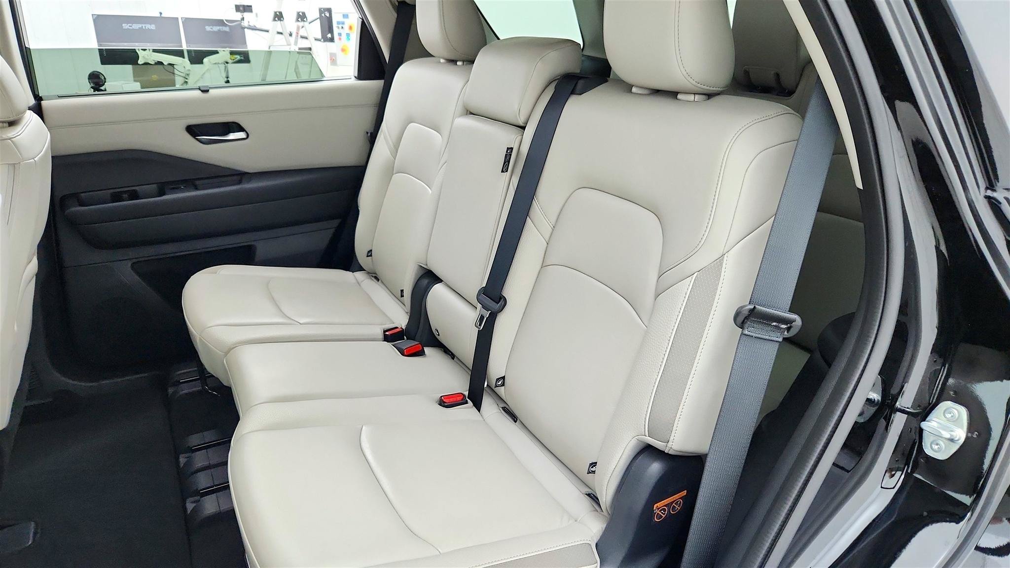 Used 2024 Nissan Pathfinder SL w/ Cargo Package FWD image 32