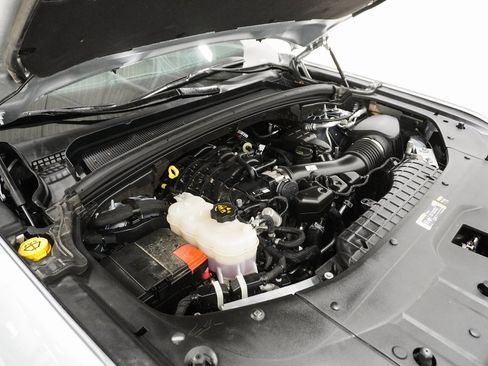 Certified 2025 Jeep Grand Cherokee Laredo w/ Luxury Tech Group I image 10