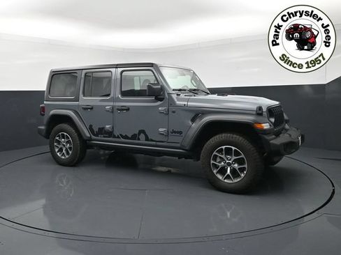 Used 2025 Jeep Wrangler Unlimited Sport AWD/4WD image 1