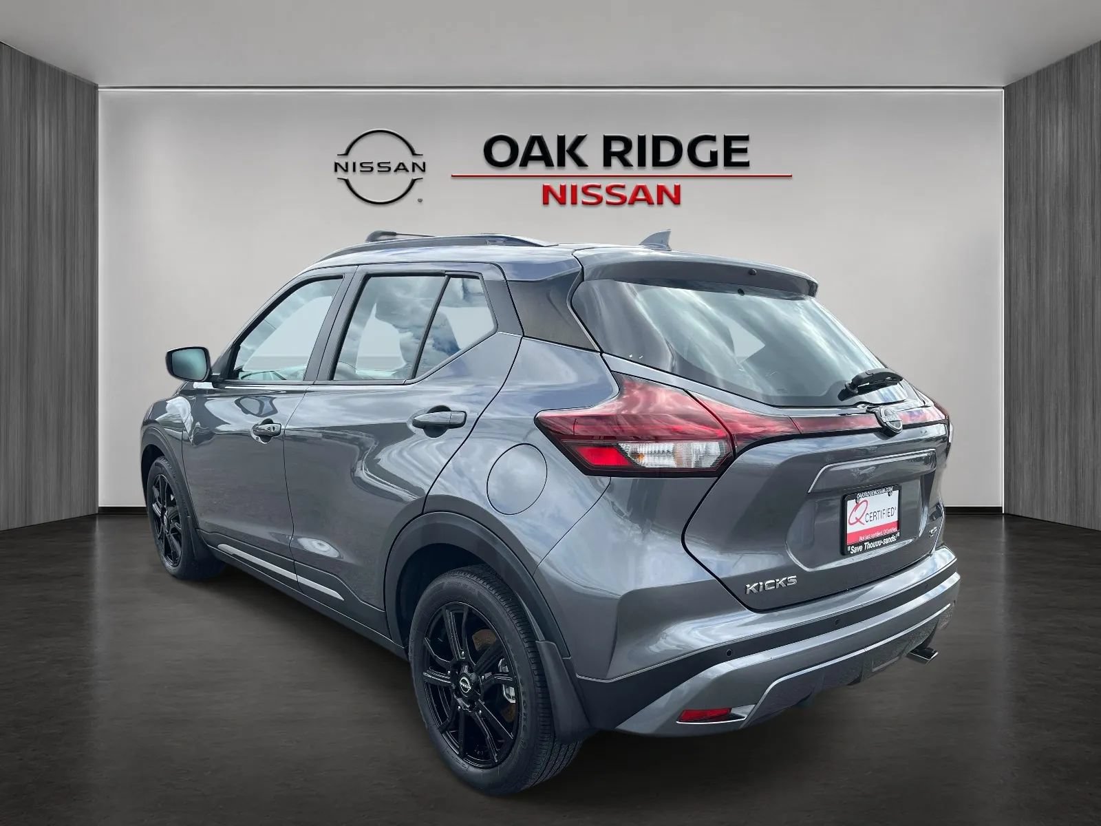 Used 2023 Nissan Kicks SR w/ Exterior Package FWD image 5