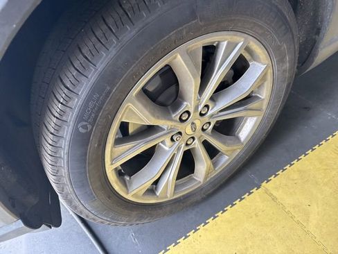 Used 2020 Ford Explorer XLT w/ Equipment Group 202A image 2