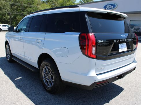 Used 2025 Ford Expedition Active RWD image 8