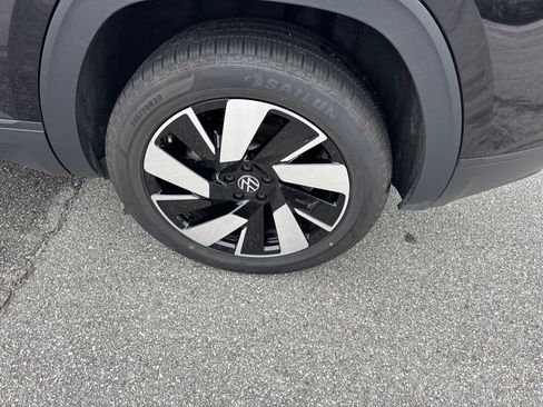 Used 2025 Volkswagen Atlas Cross Sport SE image 20