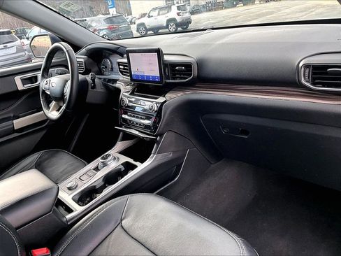 Used 2023 Ford Explorer Limited image 14