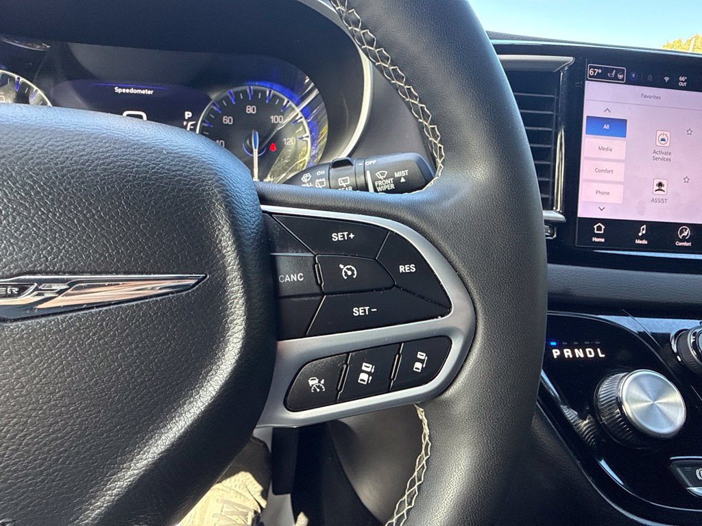 Used 2025 Chrysler Pacifica Select FWD image 17