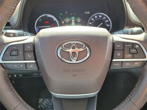 Used 2021 Toyota Sienna Platinum image 36