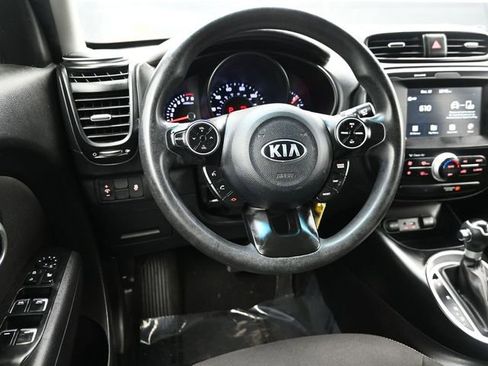 Used 2019 Kia Soul + image 18