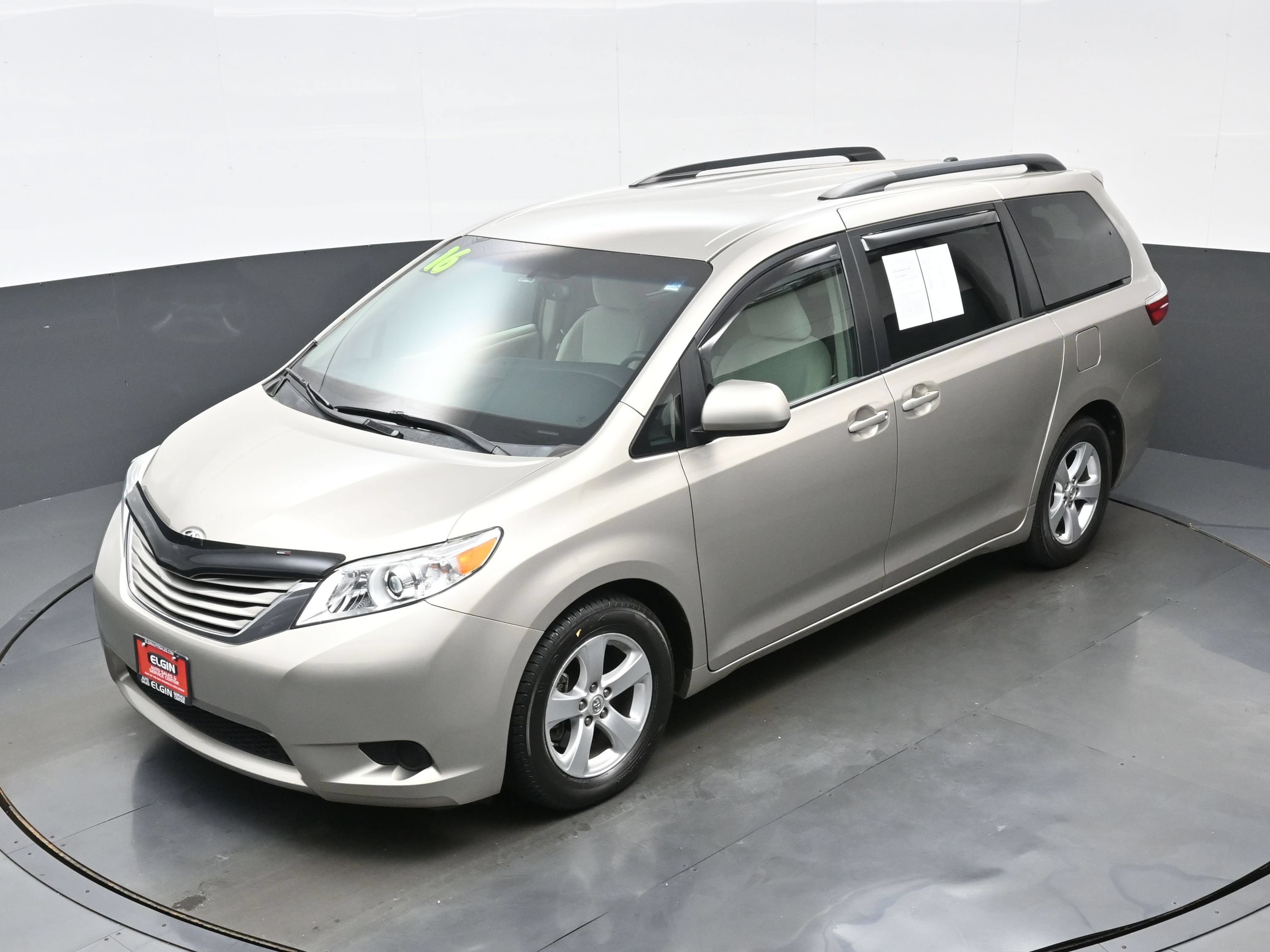 Used 2016 Toyota Sienna LE FWD image 33