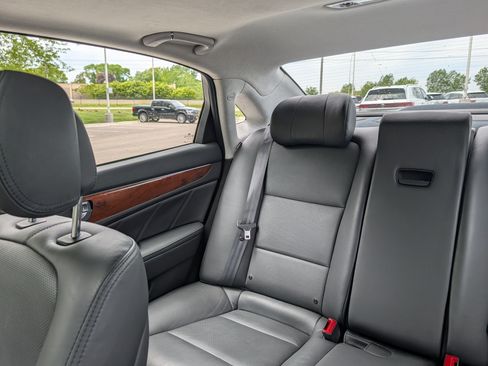 Used 2014 Hyundai Equus Signature RWD image 12