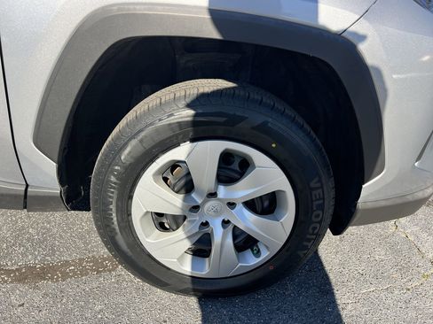 Used 2022 Toyota RAV4 LE image 13