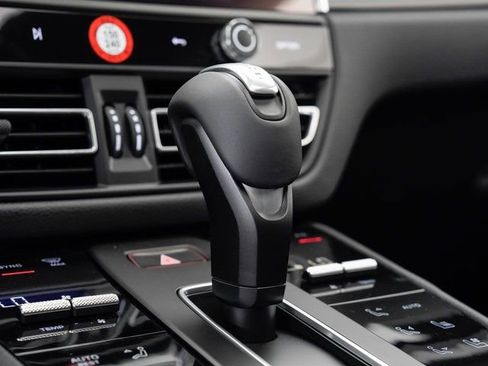 Certified 2025 Porsche Macan image 20