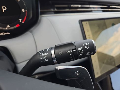 Used 2024 Land Rover Range Rover Sport SE image 25