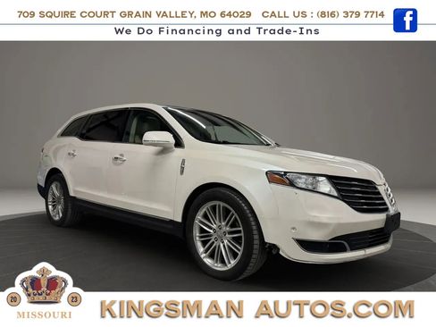 Used 2019 Lincoln MKT AWD image 2