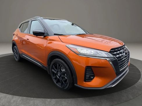 Used 2023 Nissan Kicks SR FWD image 3