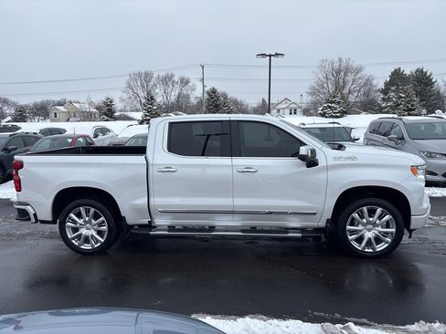 Used 2024 Chevrolet Silverado 1500 High Country w/ Technology Package image 2