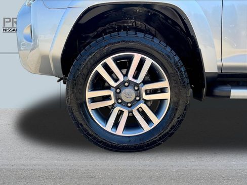 Used 2024 Toyota 4Runner SR5 AWD/4WD image 34