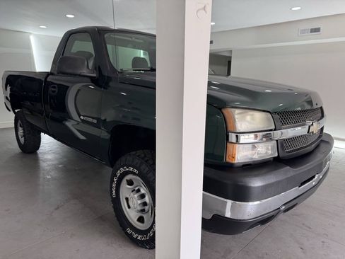 Used 2006 Chevrolet Silverado 2500 W/T w/ Snow Plow Prep Package AWD/4WD image 12
