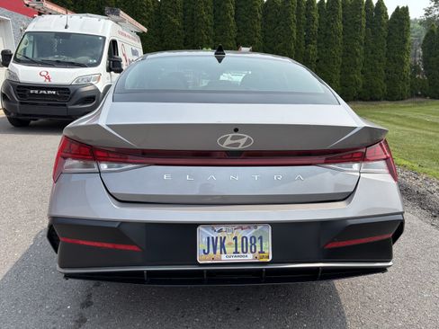 Used 2025 Hyundai Elantra SEL FWD image 4