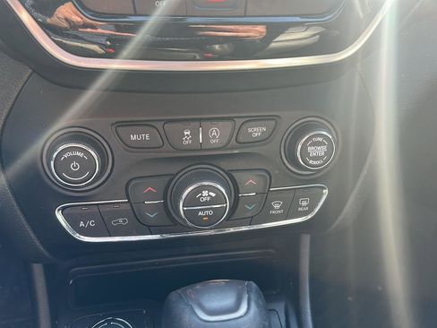 Used 2019 Jeep Cherokee Limited w/ Luxury Group image 22