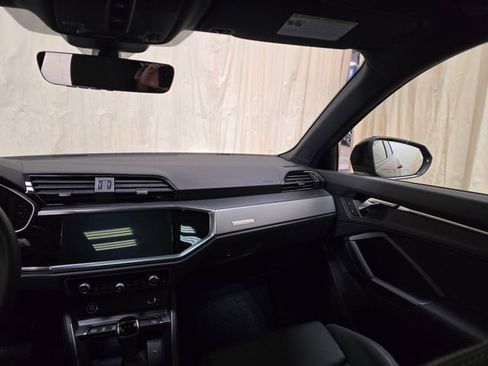 Certified 2025 Audi Q3 2.0T Premium w/ Convenience Package image 30