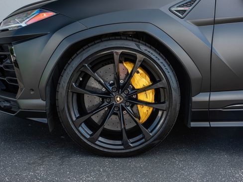 Used 2020 Lamborghini Urus image 44