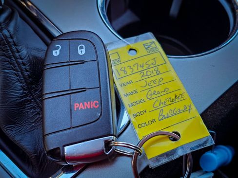 Used 2018 Jeep Grand Cherokee Laredo image 33