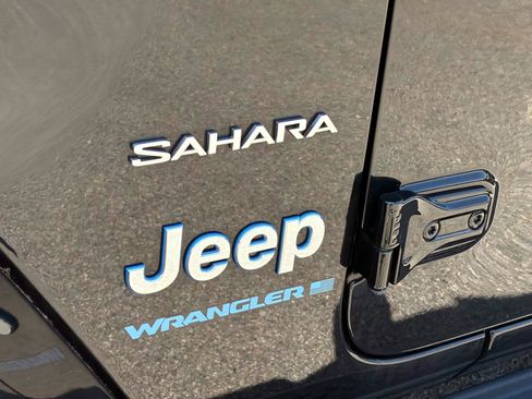 Used 2024 Jeep Wrangler Unlimited Sahara w/ Technology Group AWD/4WD image 6