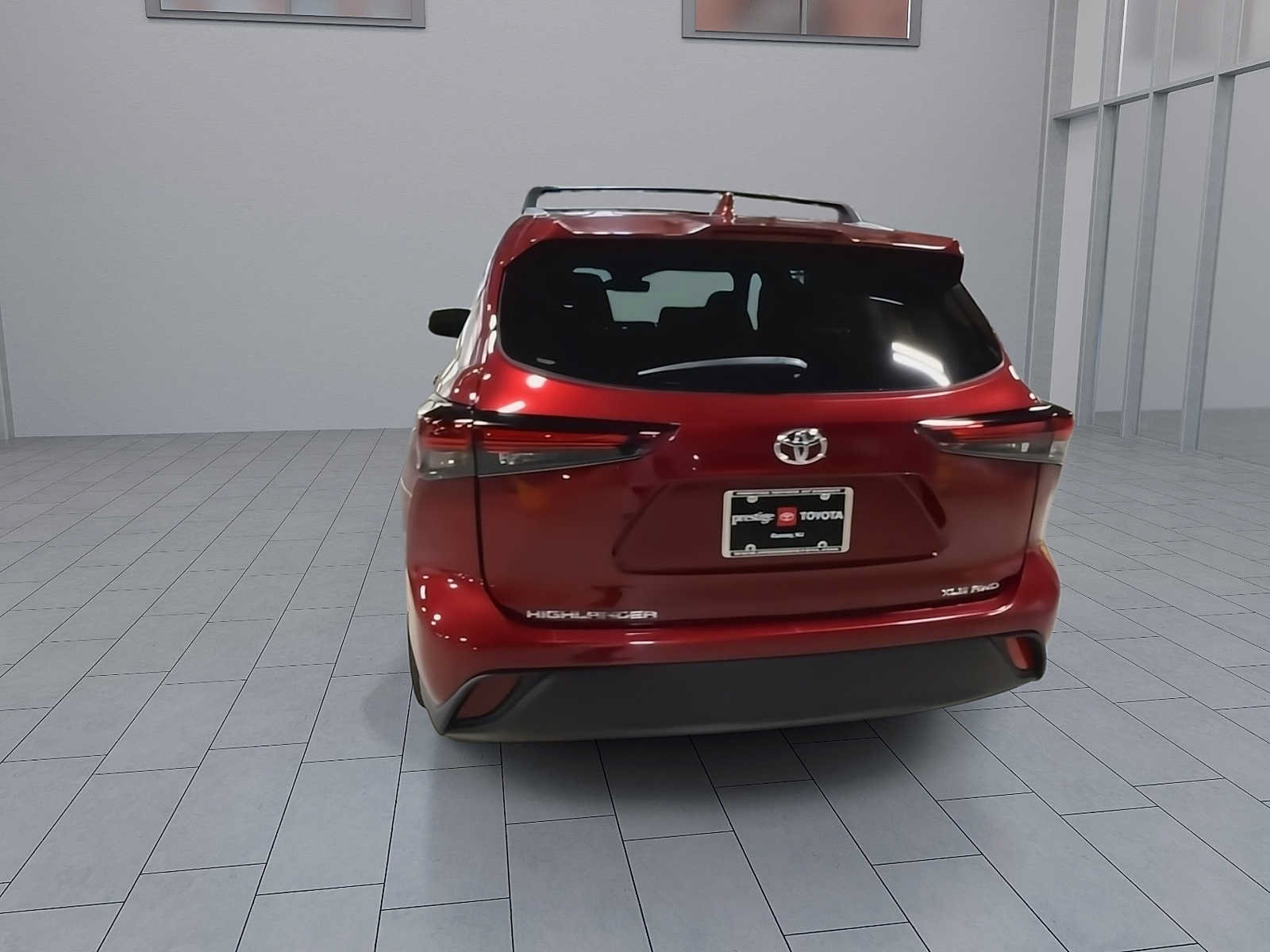 Used 2024 Toyota Highlander XLE AWD/4WD image 7